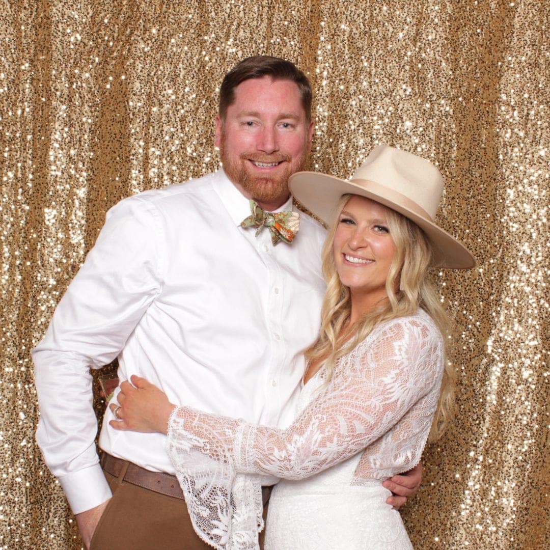 PNW Weddings - Adventure Box Photo Booth - nostalgic wedding guest ideas in Oregon-min Bespoke Wedding Planning