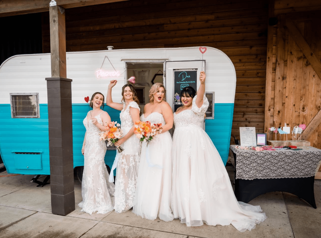 Doris the Traveling Photo Booth - Willamette Wine Country Wedding Show Fashion Shoot-min