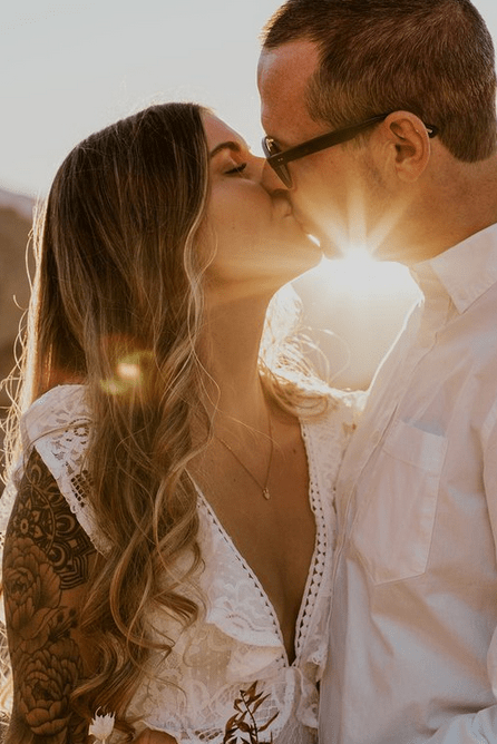 Wold Coast Photography sun peeking through wedding couple PNW Weddings 3 Birds Caravan - Mobile Bridal Suite - Oregon-min