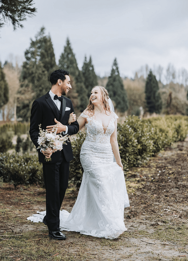 Jonathan Tung Photography - PNW Weddings - Photographer - Washington - Black Suit And Tie Vineyard Veil Appliqués Tiny Bouquet-min
