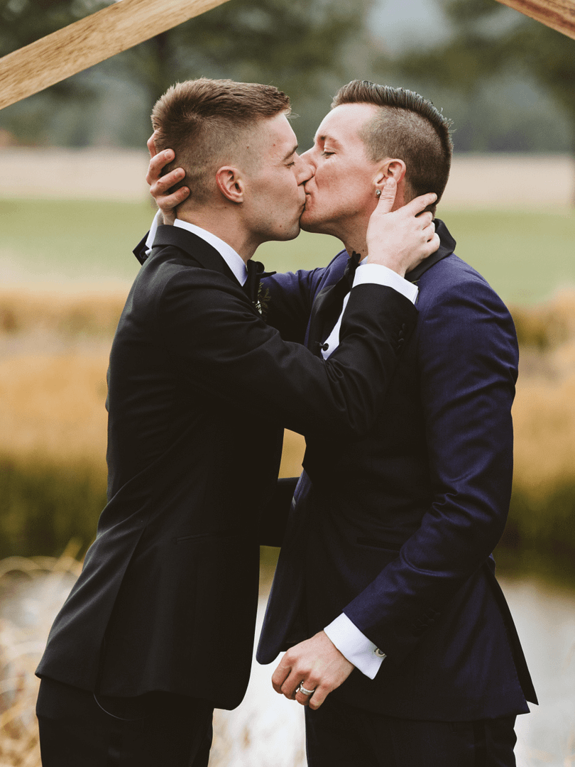 Jenny GG Photography PNW Wedding Photographer Grooms Kissing At The Alter-min Erica Swantek Photography